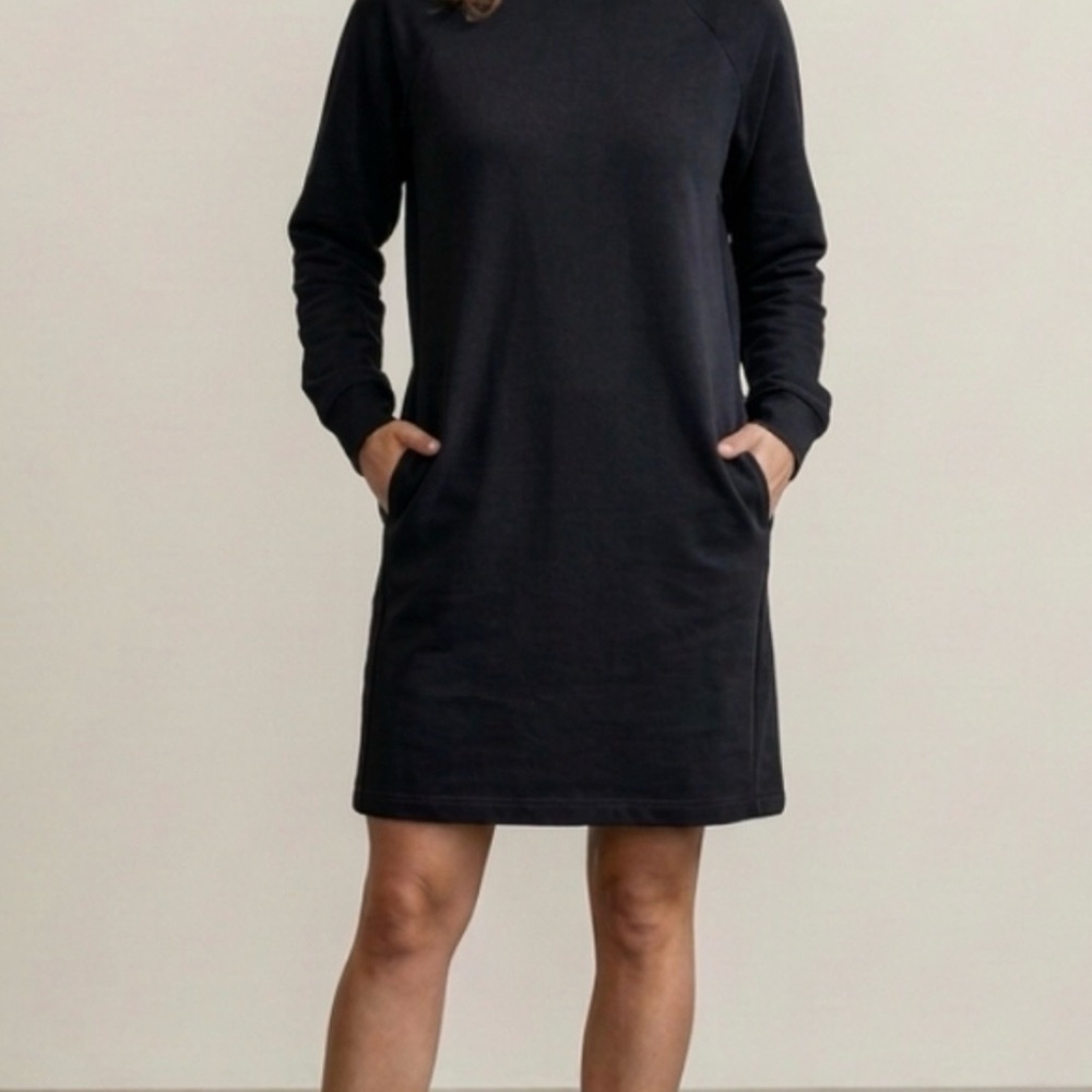 Women's Black Long-Sleeve Pocket Dress